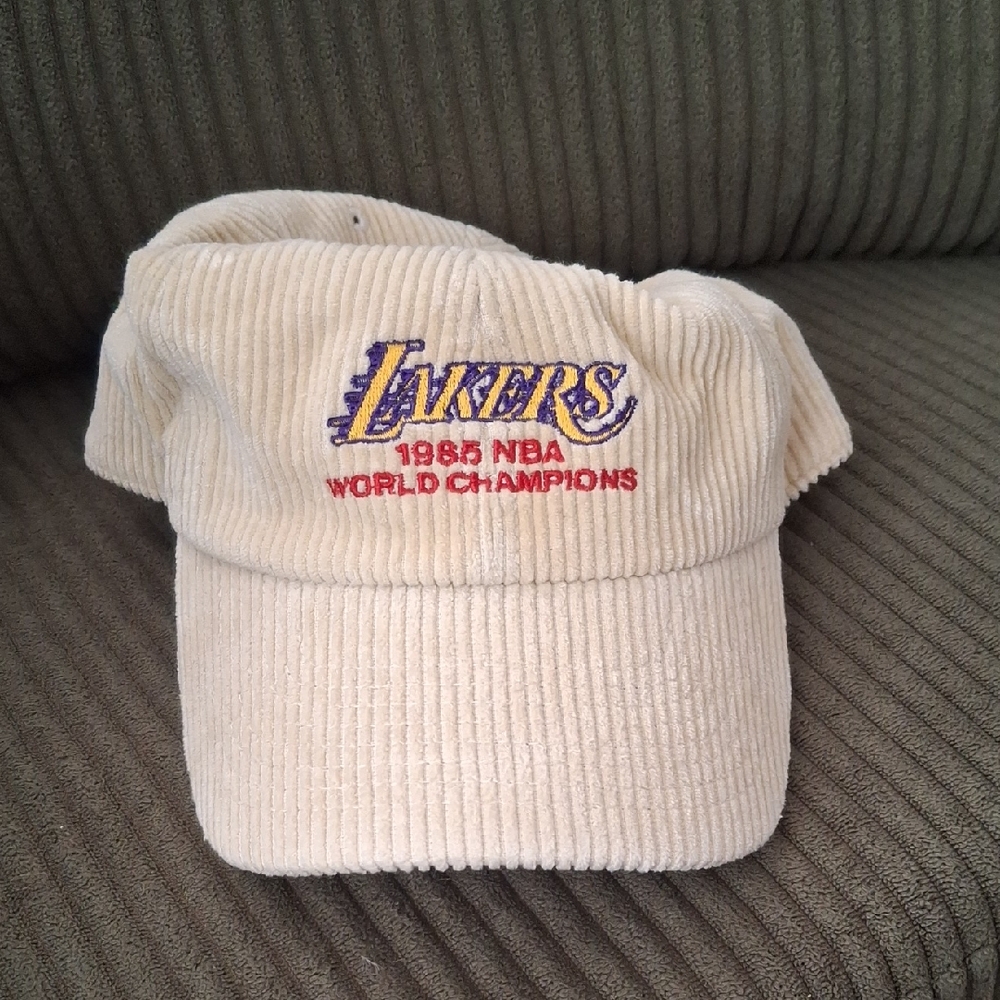 Lakers 1985 Retro Mitchell & Ness Hat Unisex Courderoy